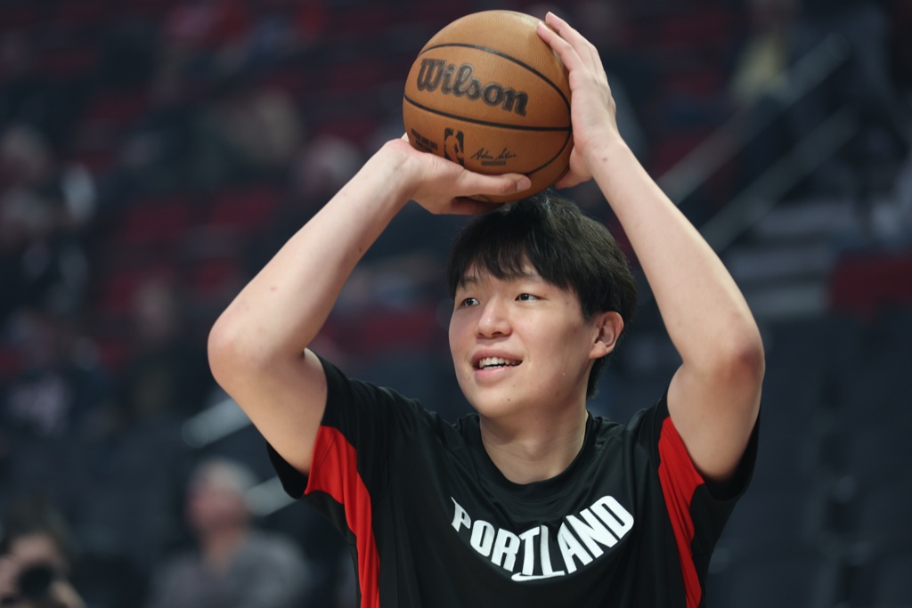 媒体人：杨瀚森的比赛好看在于 他总能拿出点新东西给你秀一秀